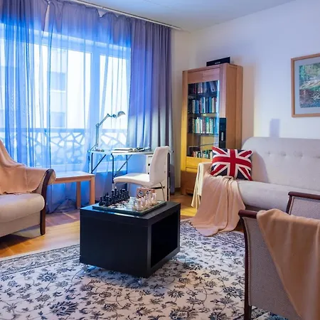 Beautiful 1-bedroom By The Sea With Balcony